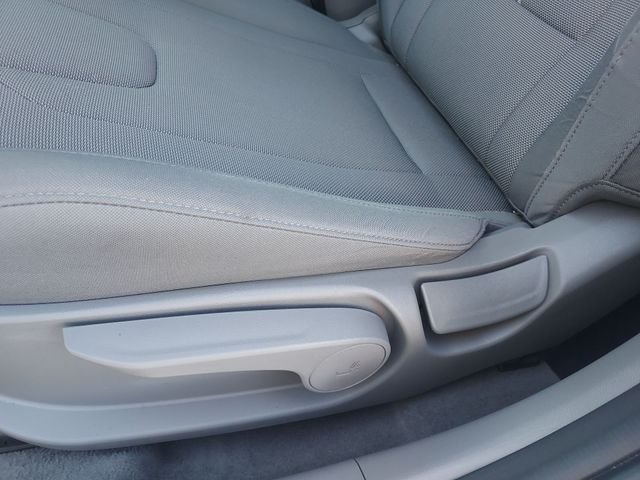 Used 2025 White Hyundai SE image 18