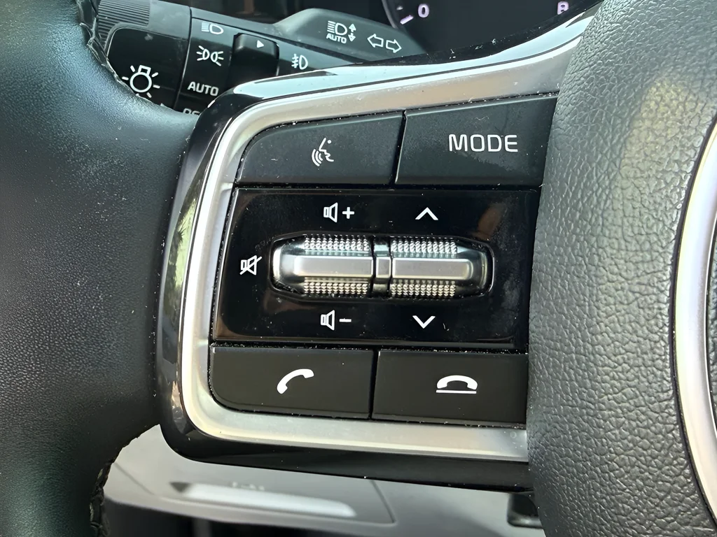 Used 2022 Gray Kia EX image 17