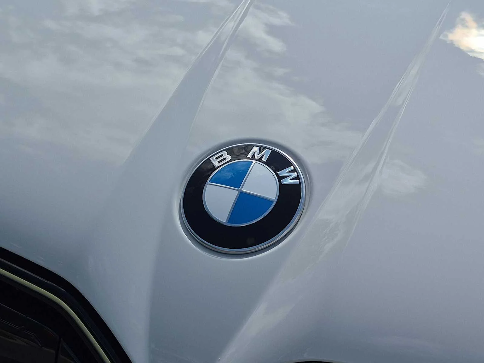 New 2026 Alpine White BMW M50 xDrive image 11