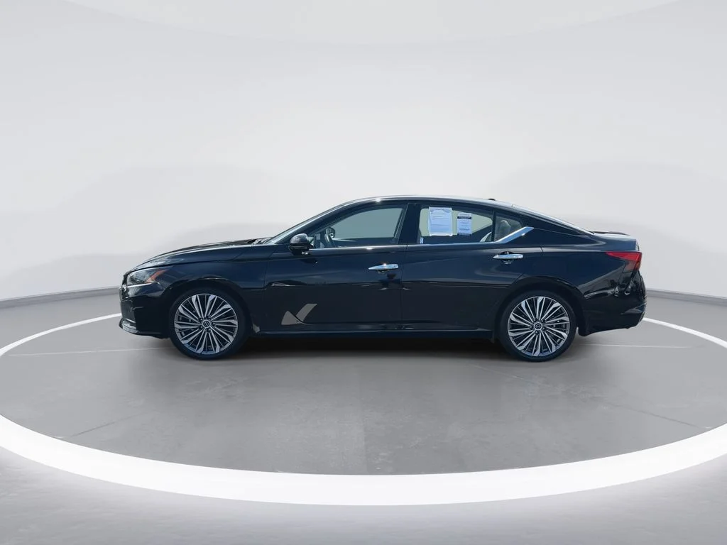 Used 2024 Black Nissan 2.5 SL image 5
