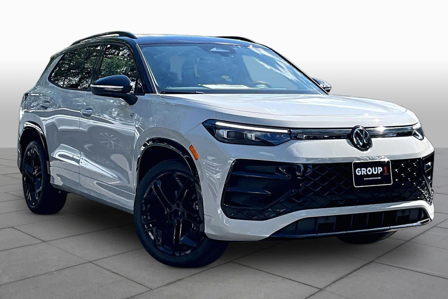 New 2026 Sandstone w/Deep Black Roof Volkswagen SE R-Line FWD image 2