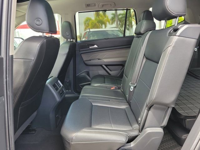 2022 Volkswagen Atlas SE w/Tech - Photo 8