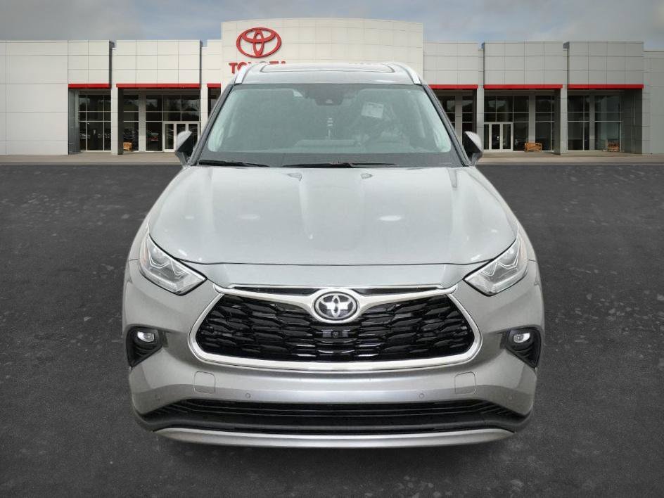 New 2026 Heavy Metallic Toyota Hybrid Platinum image 21