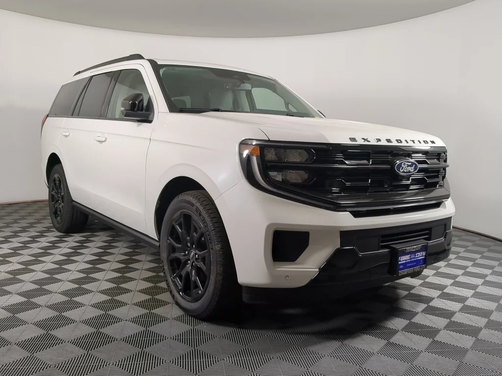 New 2027 Star White Metallic Tri-Coat Ford Platinum image 2