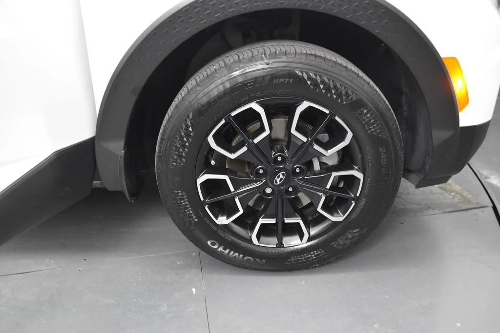 Used 2024 White Hyundai SEL image 27