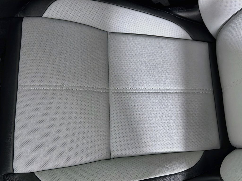 New 2026 Santorini Black Land Rover S image 20