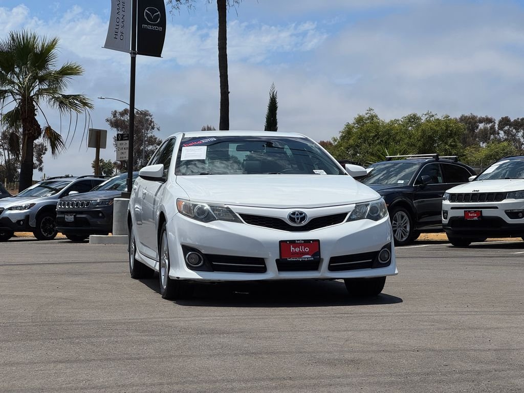 Used 2014 White Toyota SE image 4