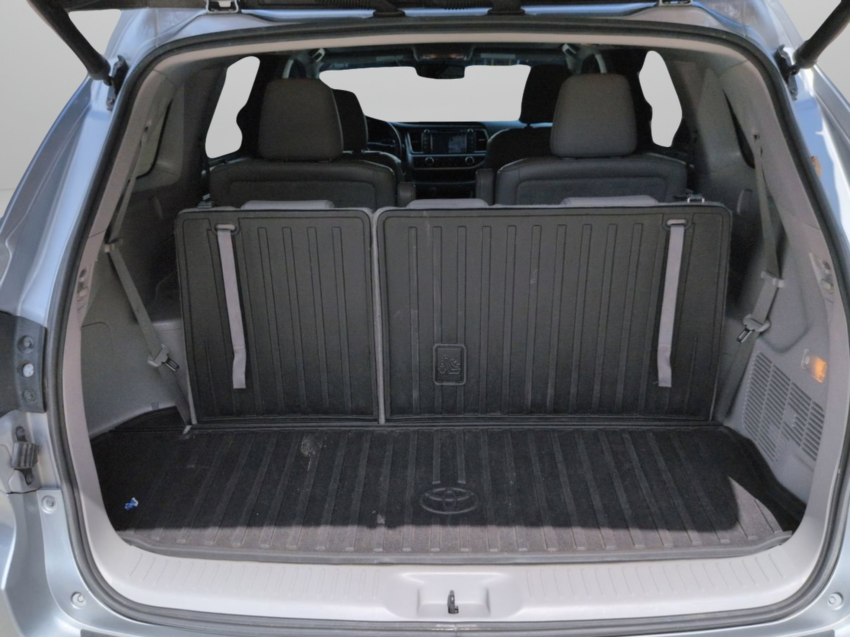 Used 2015 Silver Sky Metallic Toyota Limited image 9