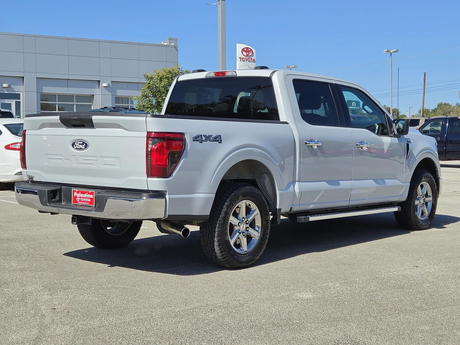 Used 2025 Oxford White Ford XLT 4WD SuperCrew 5.5