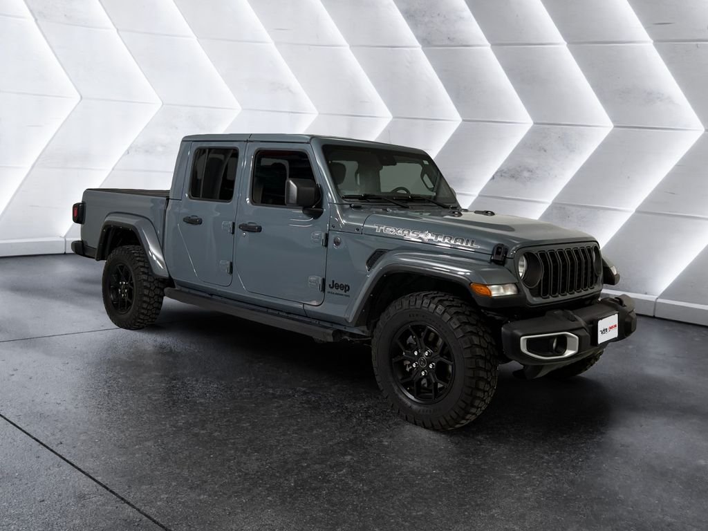 Used 2024 Gray Jeep Texas Trail image 1