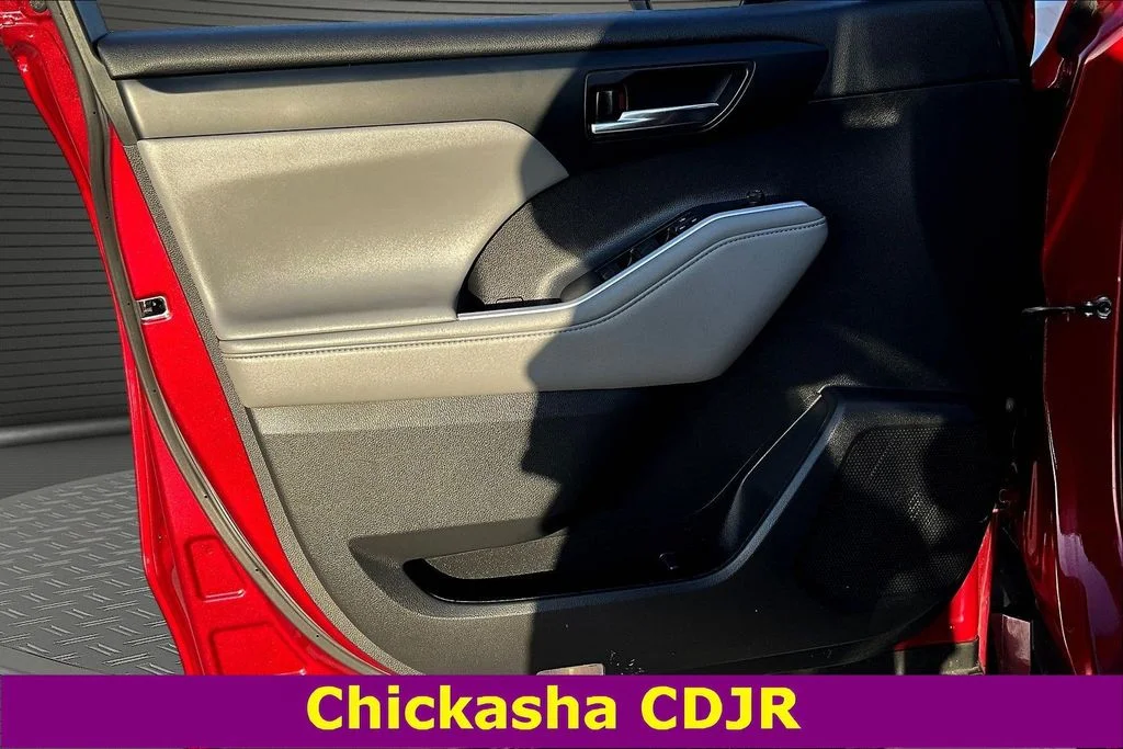 2022 Toyota Highlander XLE - Photo 19