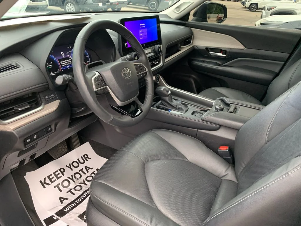 Used 2025 Black Toyota Platinum image 11