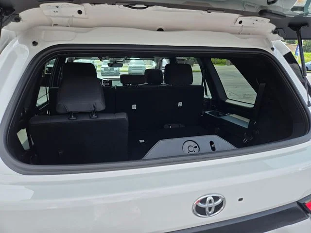 Used 2025 White Toyota SR5 image 19