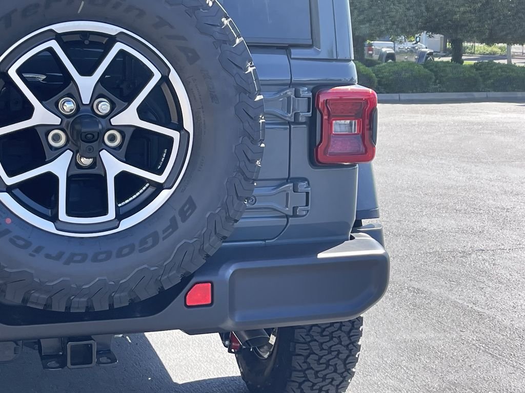 New 2026 Anvil Clear-Coat Exterior Paint Jeep Rubicon image 11