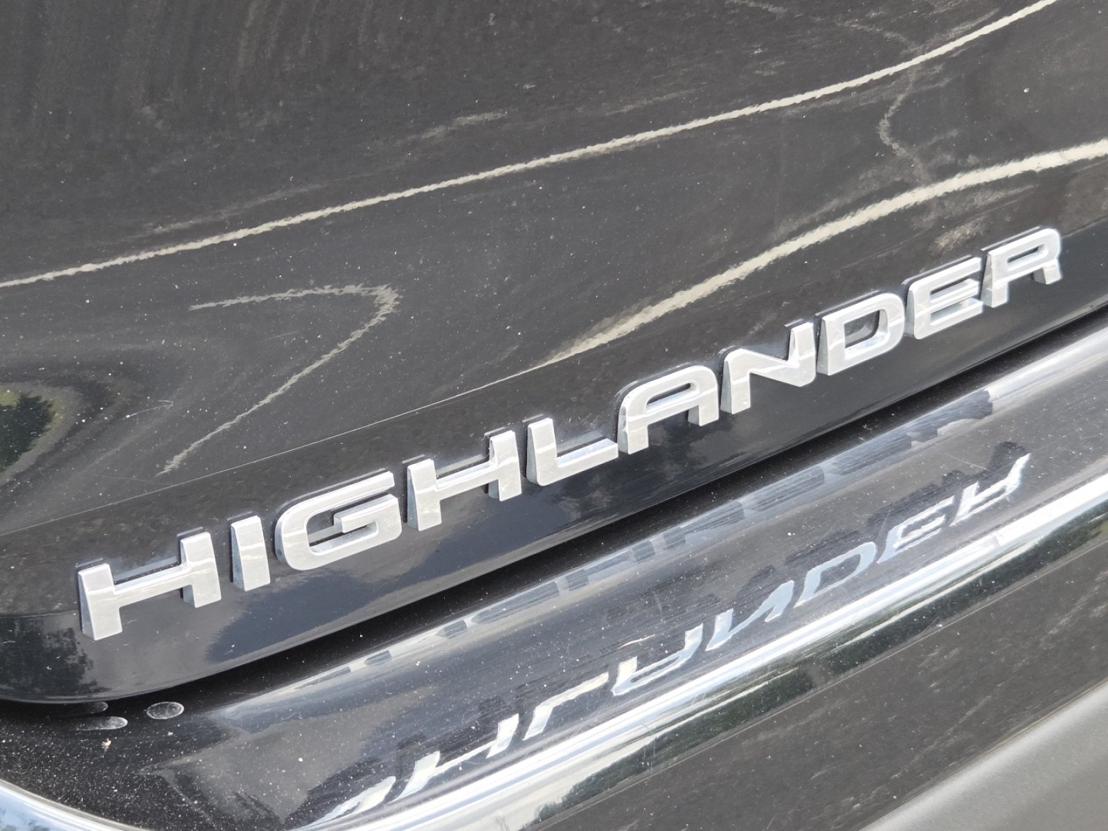 Used 2020 Midnight Black Metallic Toyota XLE image 16