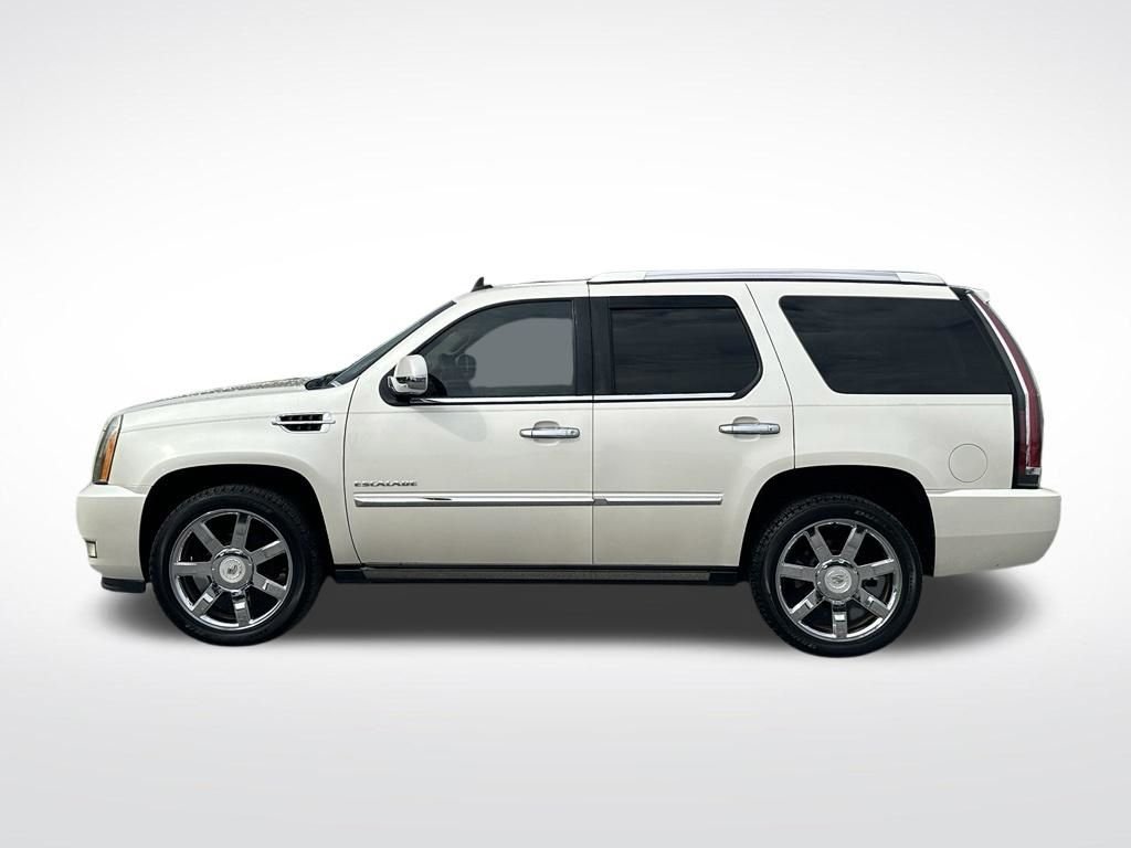 Used 2011 White Cadillac Premium image 3
