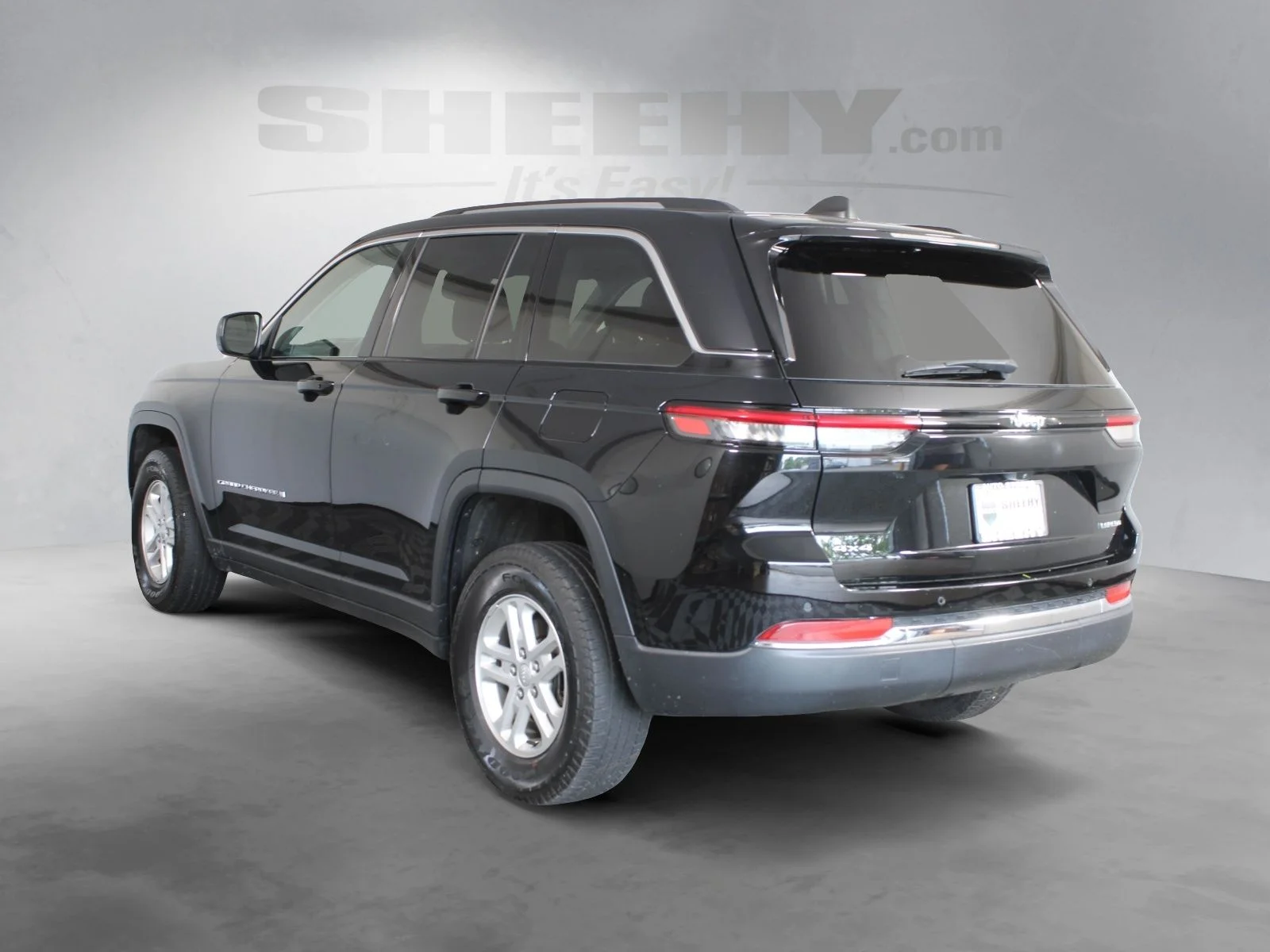 Used 2023 Black Jeep Laredo image 5