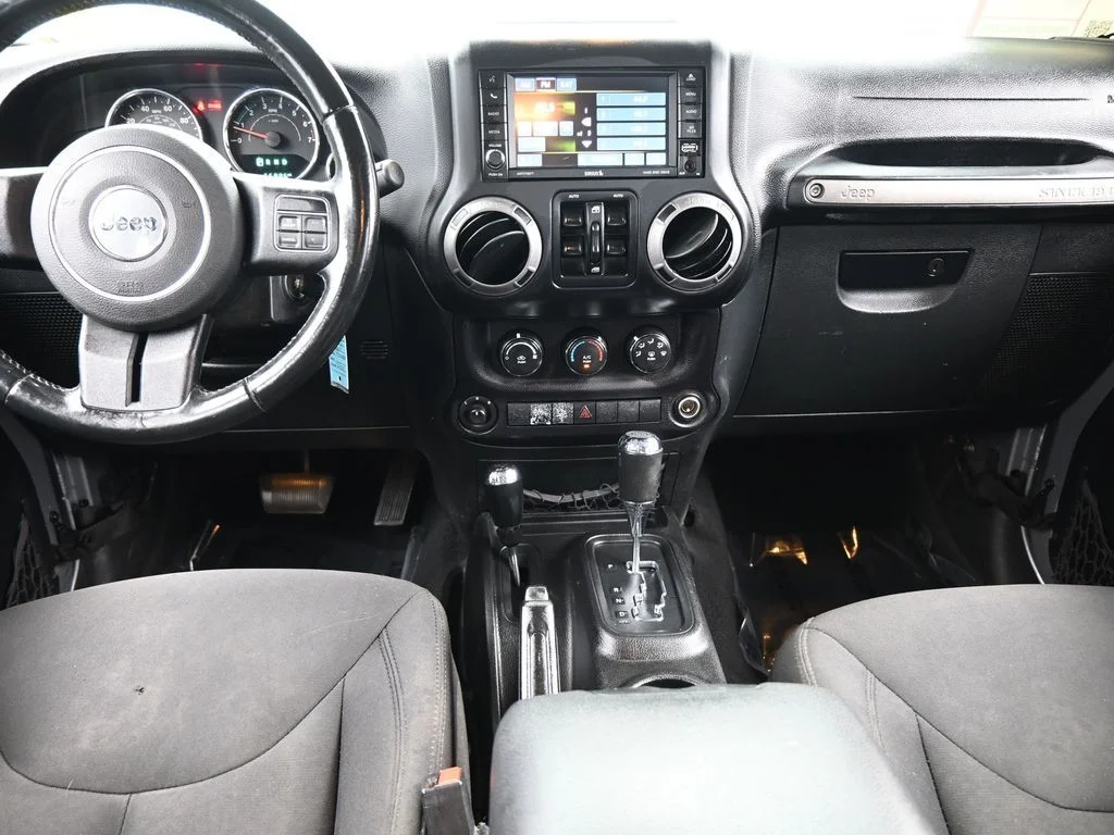 Used 2016 Billet Silver Metallic Clearcoat Jeep Unlimited Sport image 32