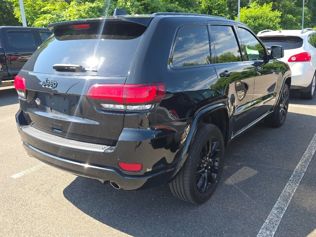 Used 2021 Diamond Black Crystal Pearl Coat Jeep Laredo X image 6