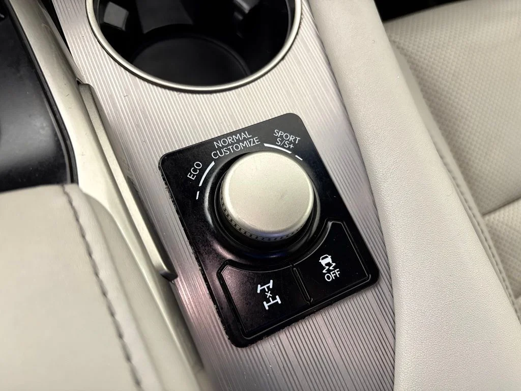 Used 2016 White Lexus 350 F Sport image 31