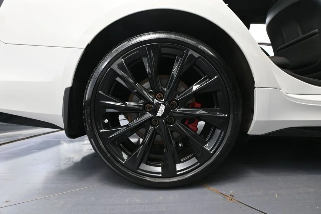 Certified Used 2023 White Cadillac V-Series image 10