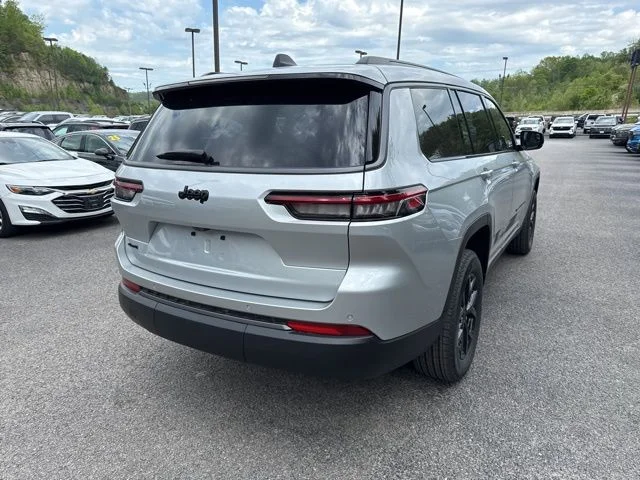 New 2026 Silver Zynith Exterior Paint Jeep Altitude image 3