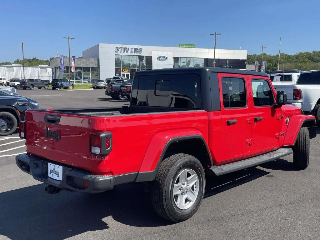 Used 2023 Firecracker Red Clearcoat Jeep Sport S image 3