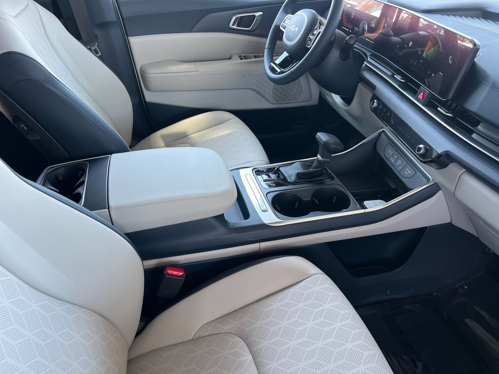 New 2026 Snow White Pearl Kia EX image 17