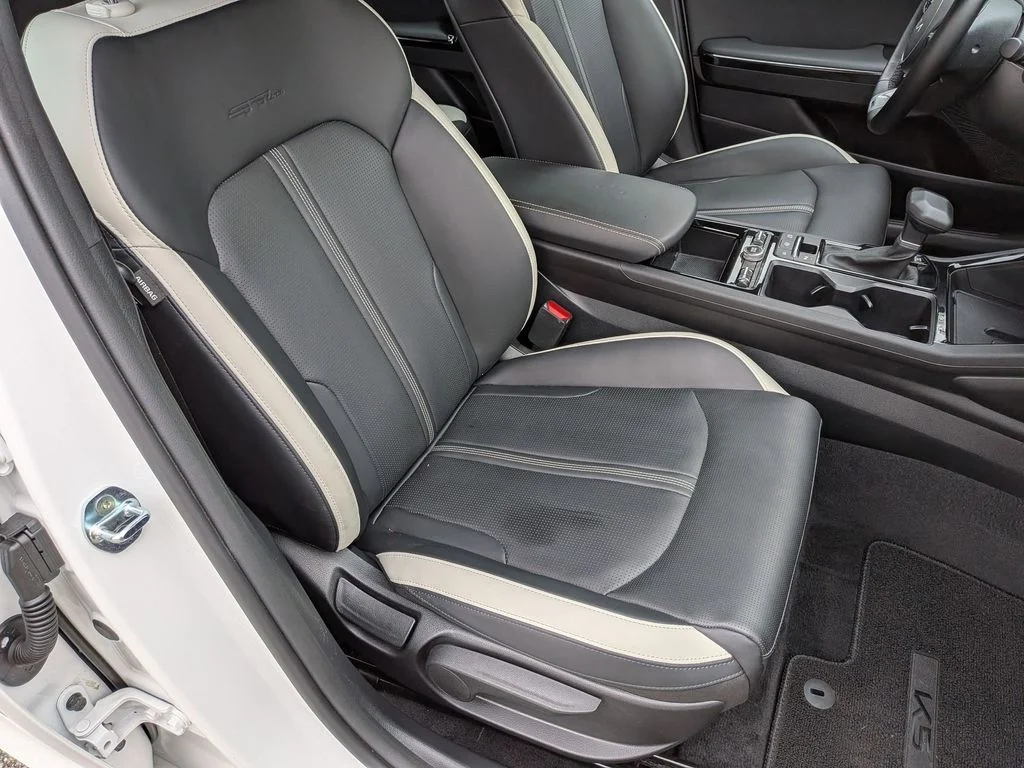 Used 2025 White Kia GT-Line image 25