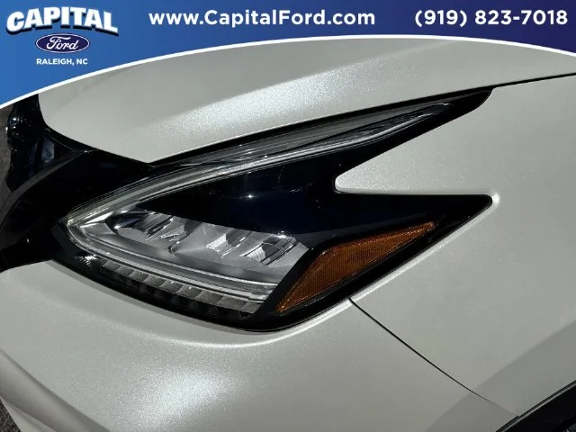 Used 2021 White Nissan Platinum image 11