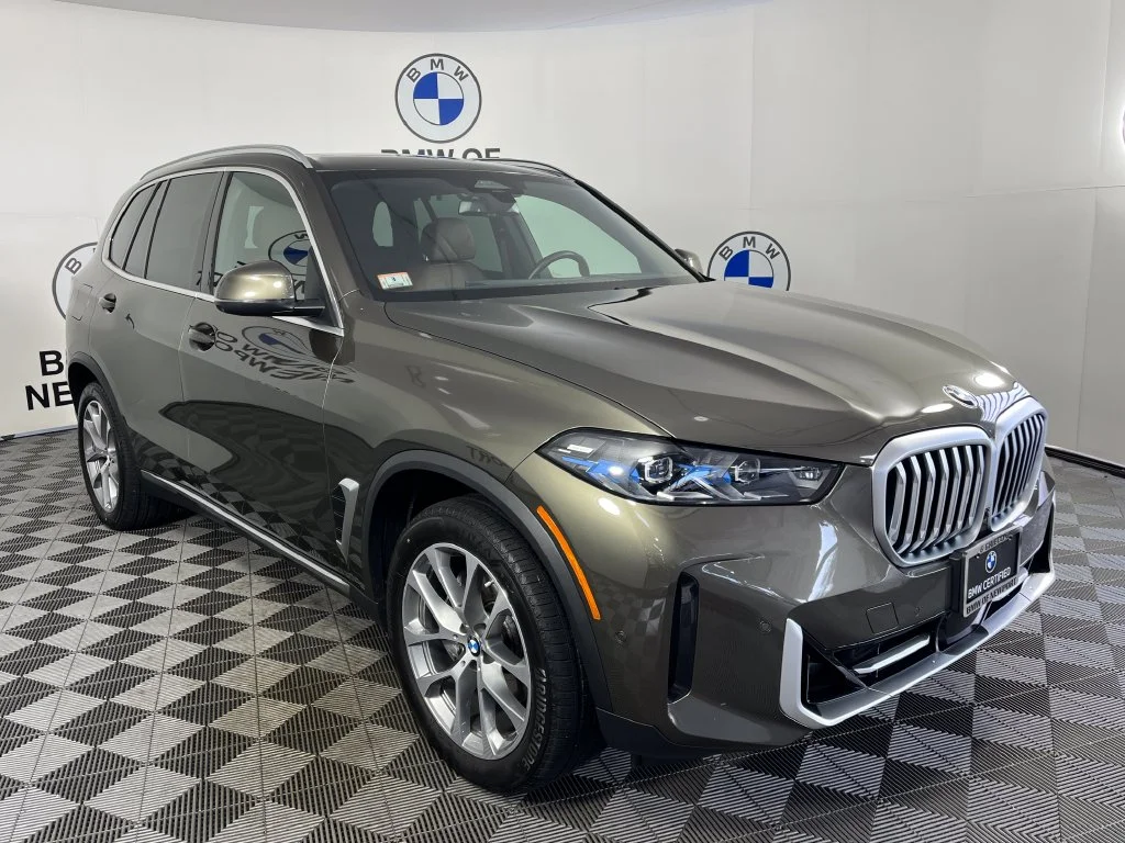 Certified Used 2025 Green Metallic BMW xDrive40i image 1