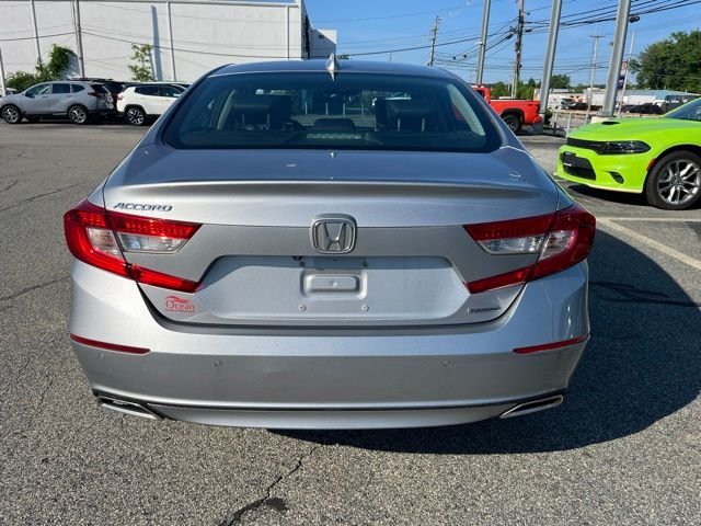 Used 2018 Lunar Silver Metallic Honda Touring image 4
