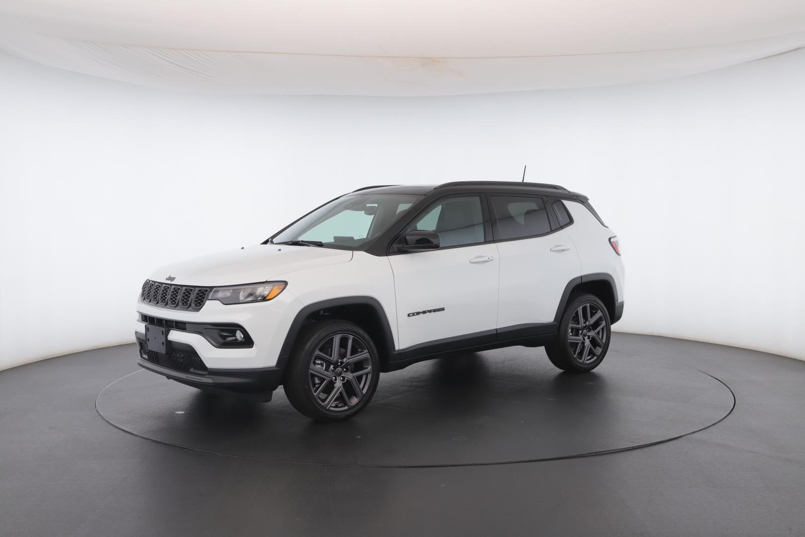 New 2026 Bright White Clear-Coat Exterior Paint Jeep Limited Altitude 4x4 image 37