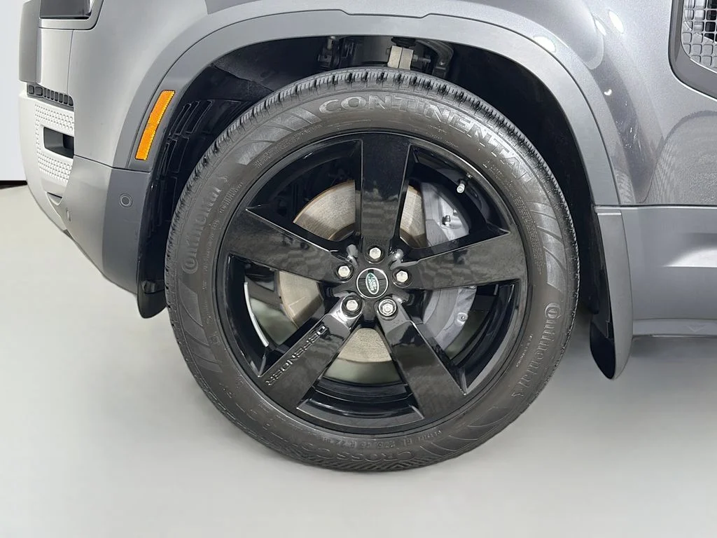 Used 2024 Gray Land Rover S image 33