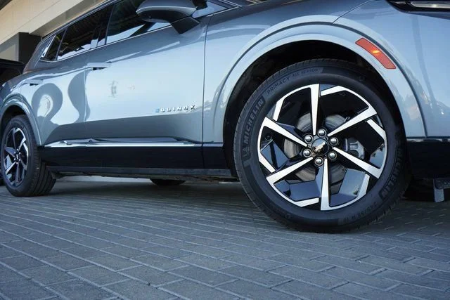 2025 Chevrolet Equinox EV LT - Photo 10