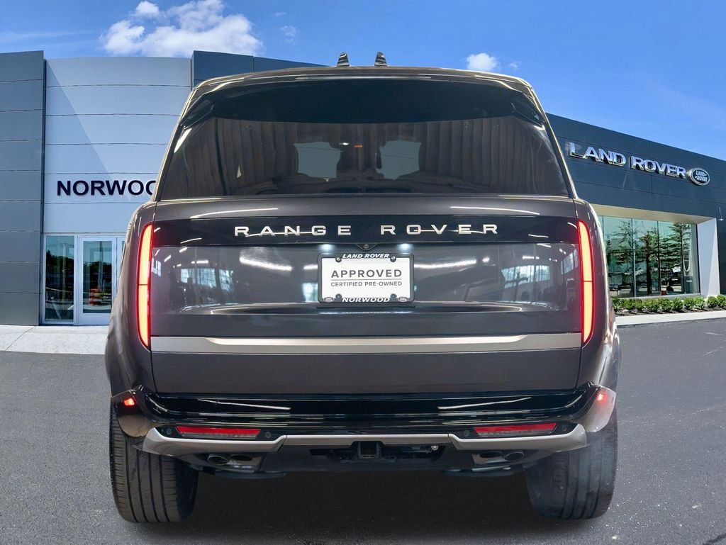 Used 2025 Gray Land Rover SE image 5