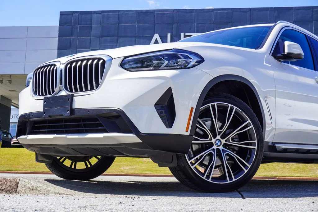 Used 2023 White BMW xDrive30i image 2