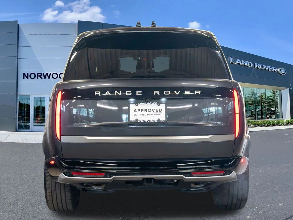 Used 2025 Gray Land Rover SE image 5