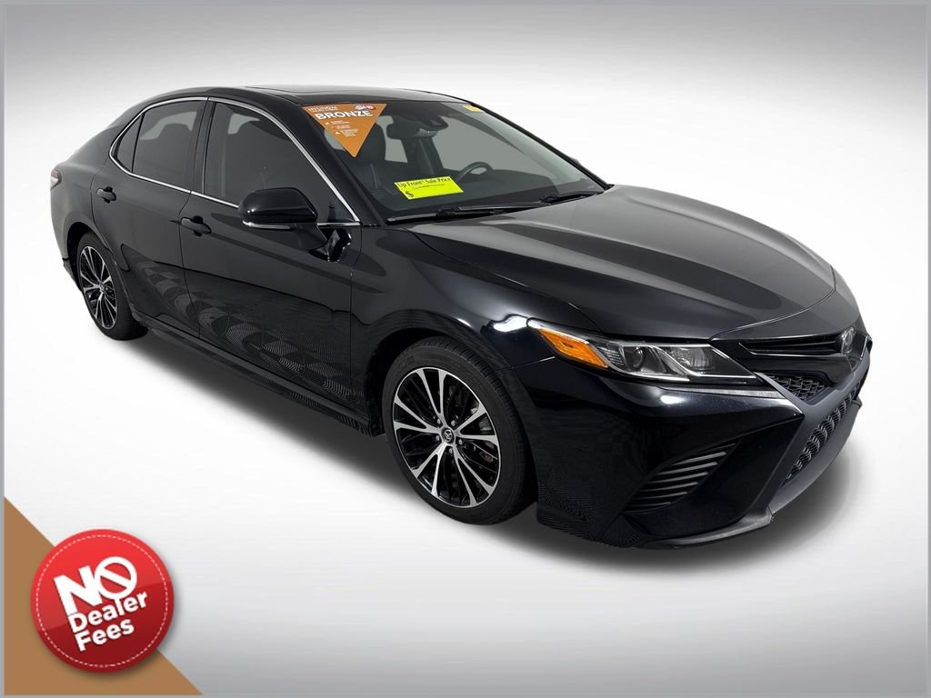 2020 Toyota Camry SE - Photo 1