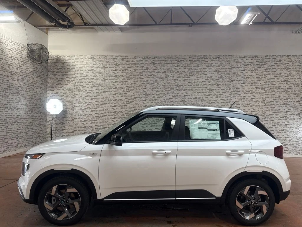 New 2026 Lunar White W/Black Roof Hyundai SEL image 4