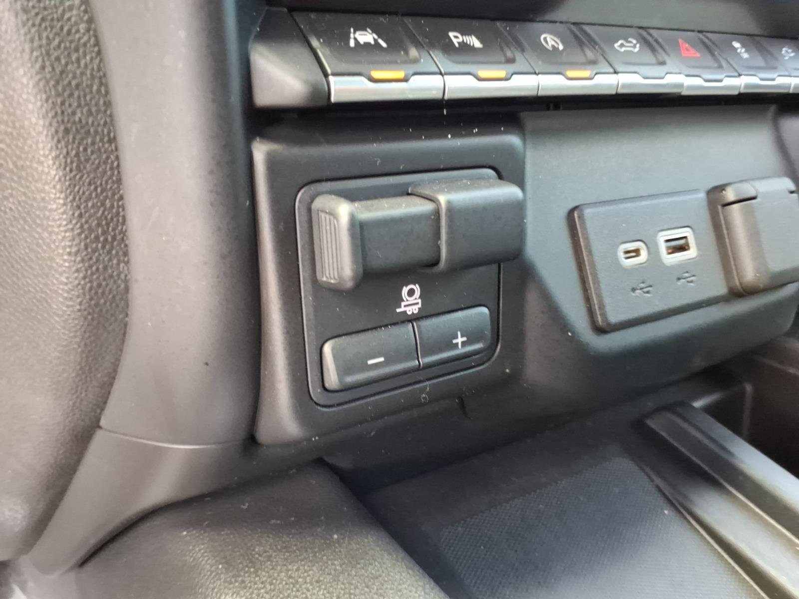 Used 2021 Onyx Black GMC SLT image 9