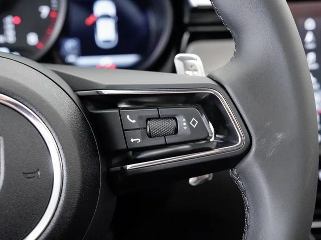 2025 Porsche Macan - Photo 15