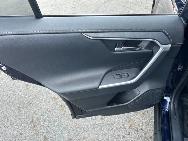 Used 2019  Toyota Limited image 31