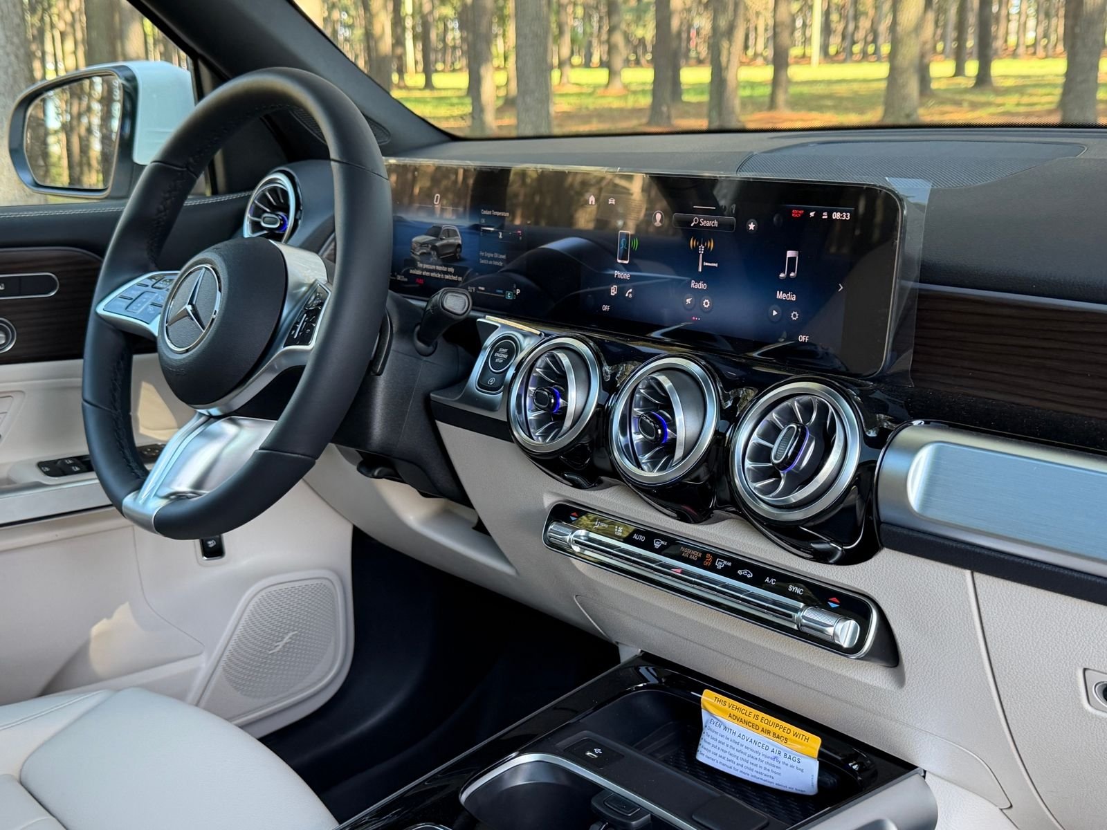 New 2026 Polar White Mercedes-Benz GLB 250 image 19