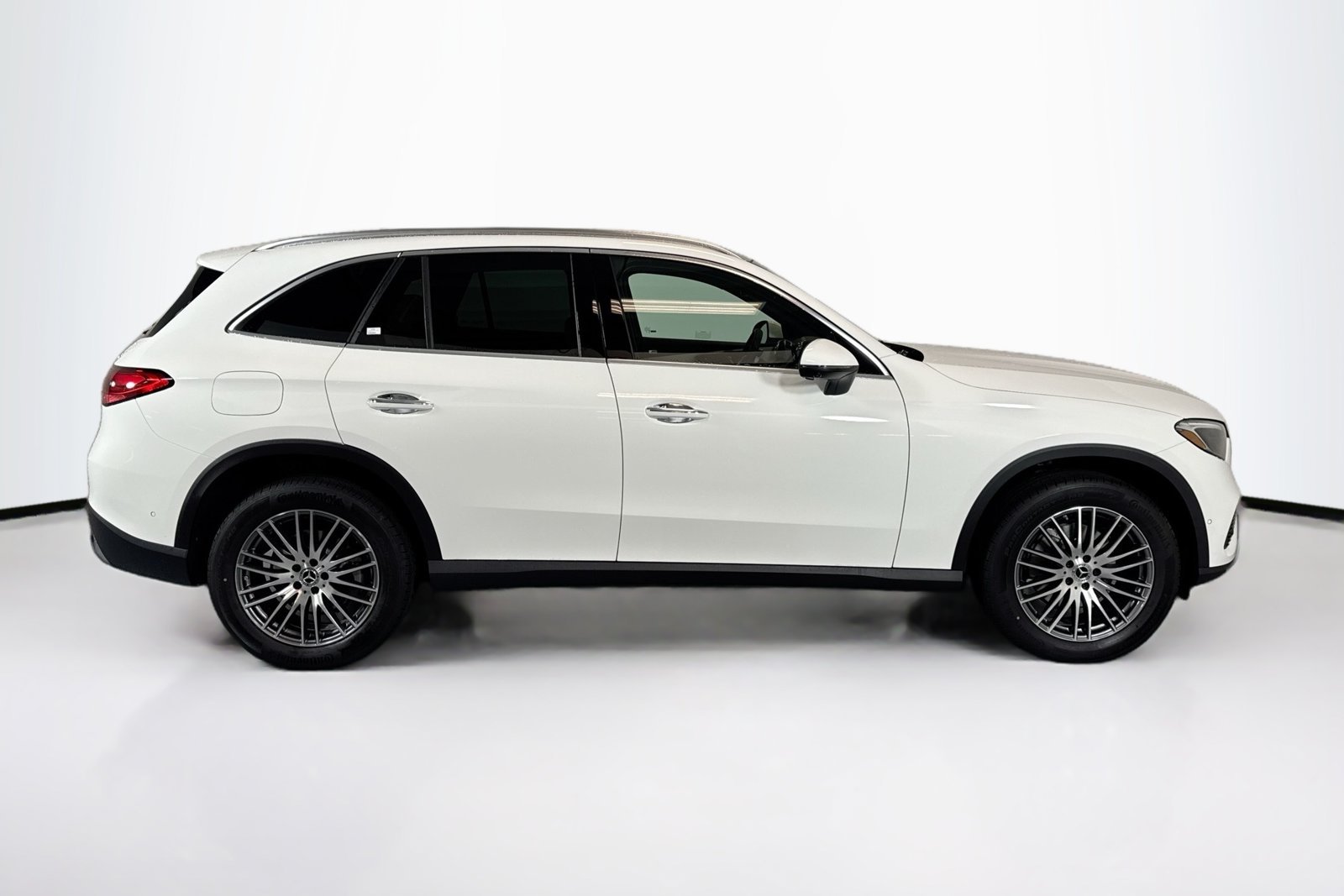 New 2026 Polar White Mercedes-Benz GLC 300 image 4