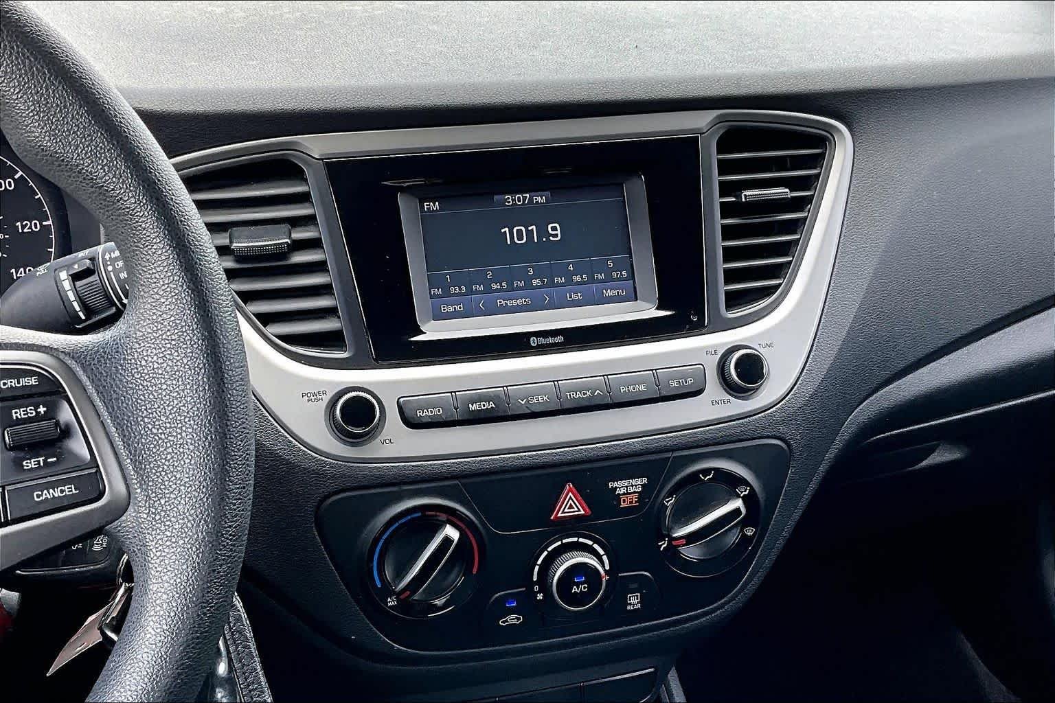 Used 2021 Absolute Black Hyundai SE image 7