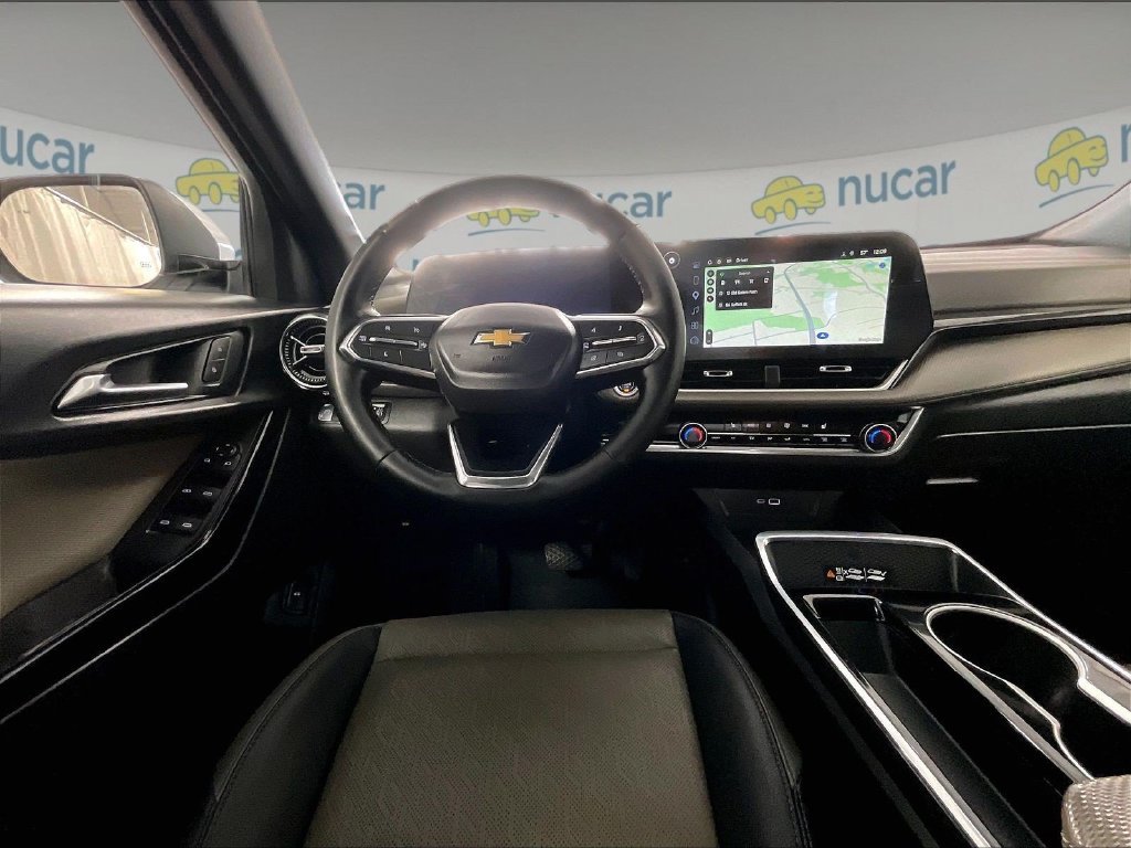 Used 2025 White Chevrolet LT image 17