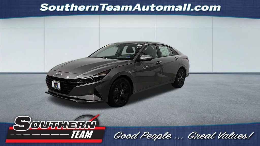 Used 2023 Silver Hyundai SEL image 1
