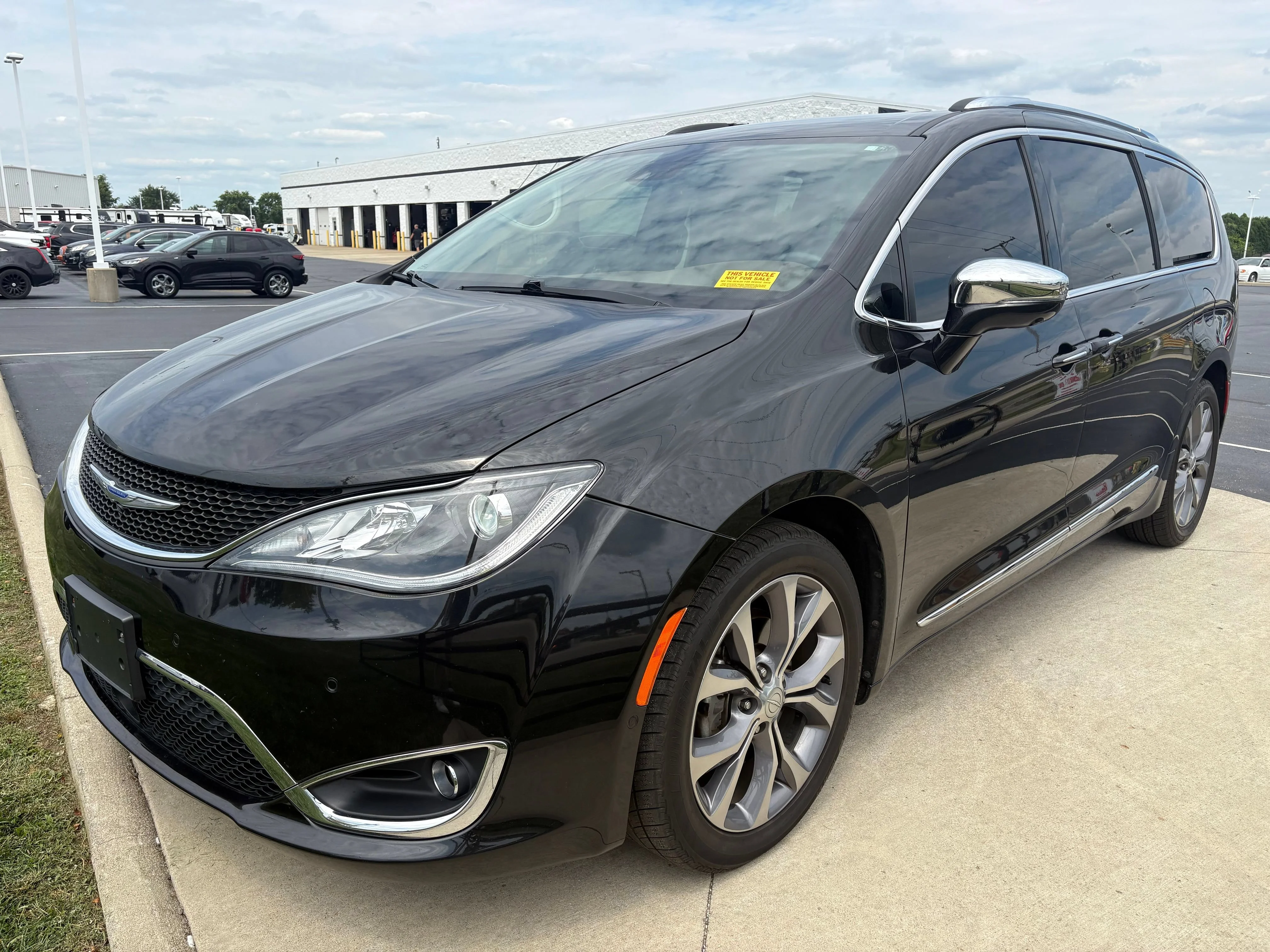 Used 2019 Black Chrysler Limited image 3