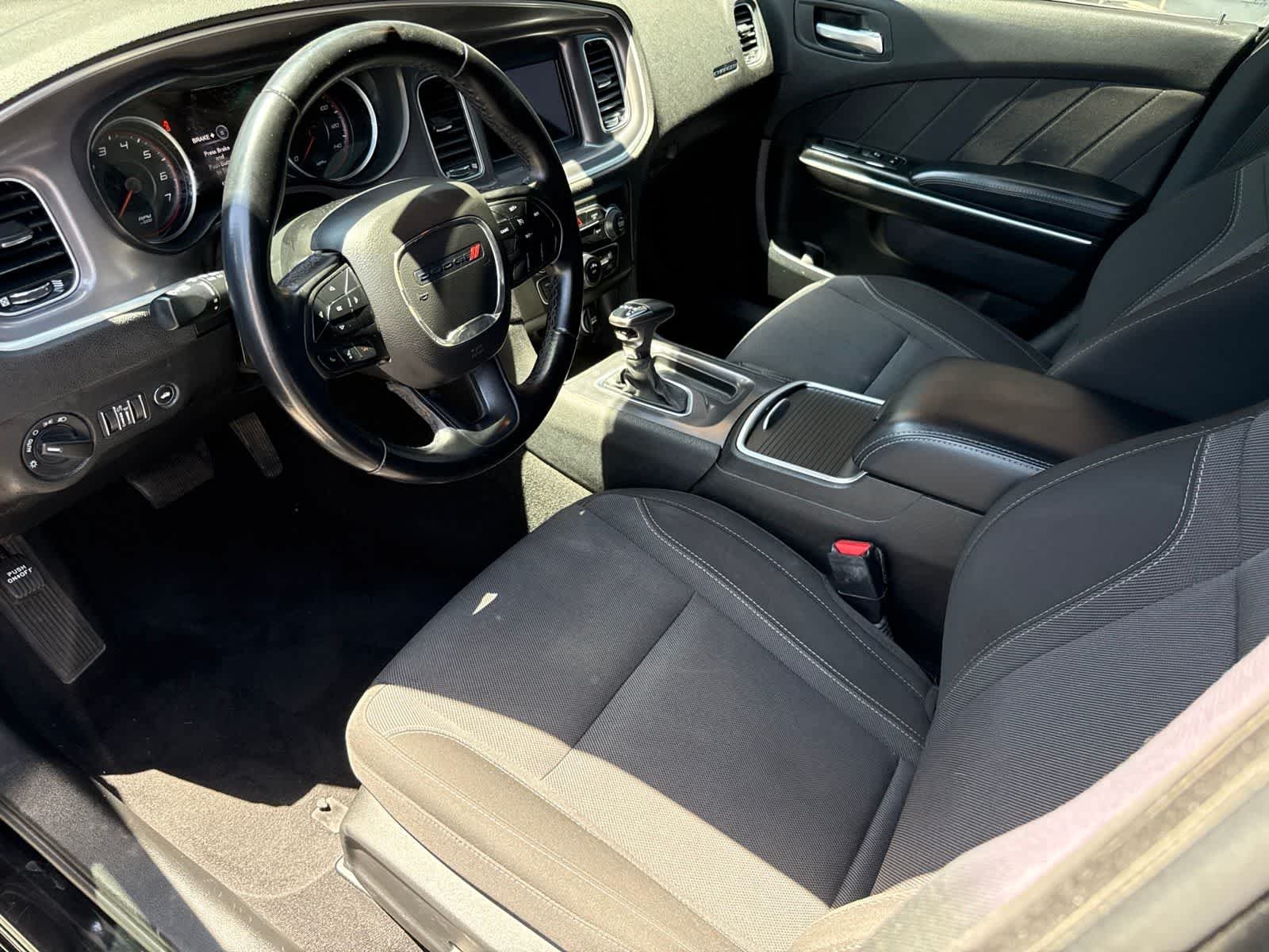 Used 2022 Pitch Black Clearcoat Dodge SXT image 9